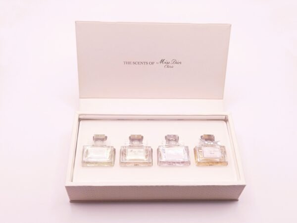 Miss Dior Chérie (Coffret 4 miniatures  "The Scents Of Miss Dior Chérie")