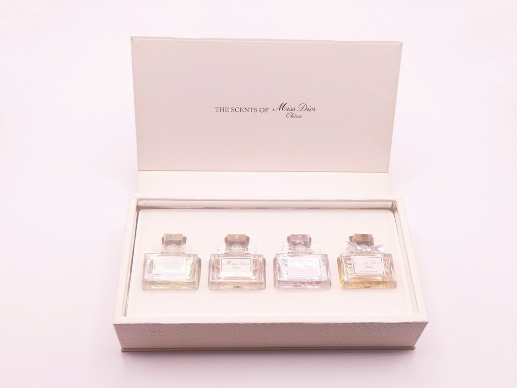 Miss Dior Chérie (Coffret 4 miniatures  "The Scents Of Miss Dior Chérie")